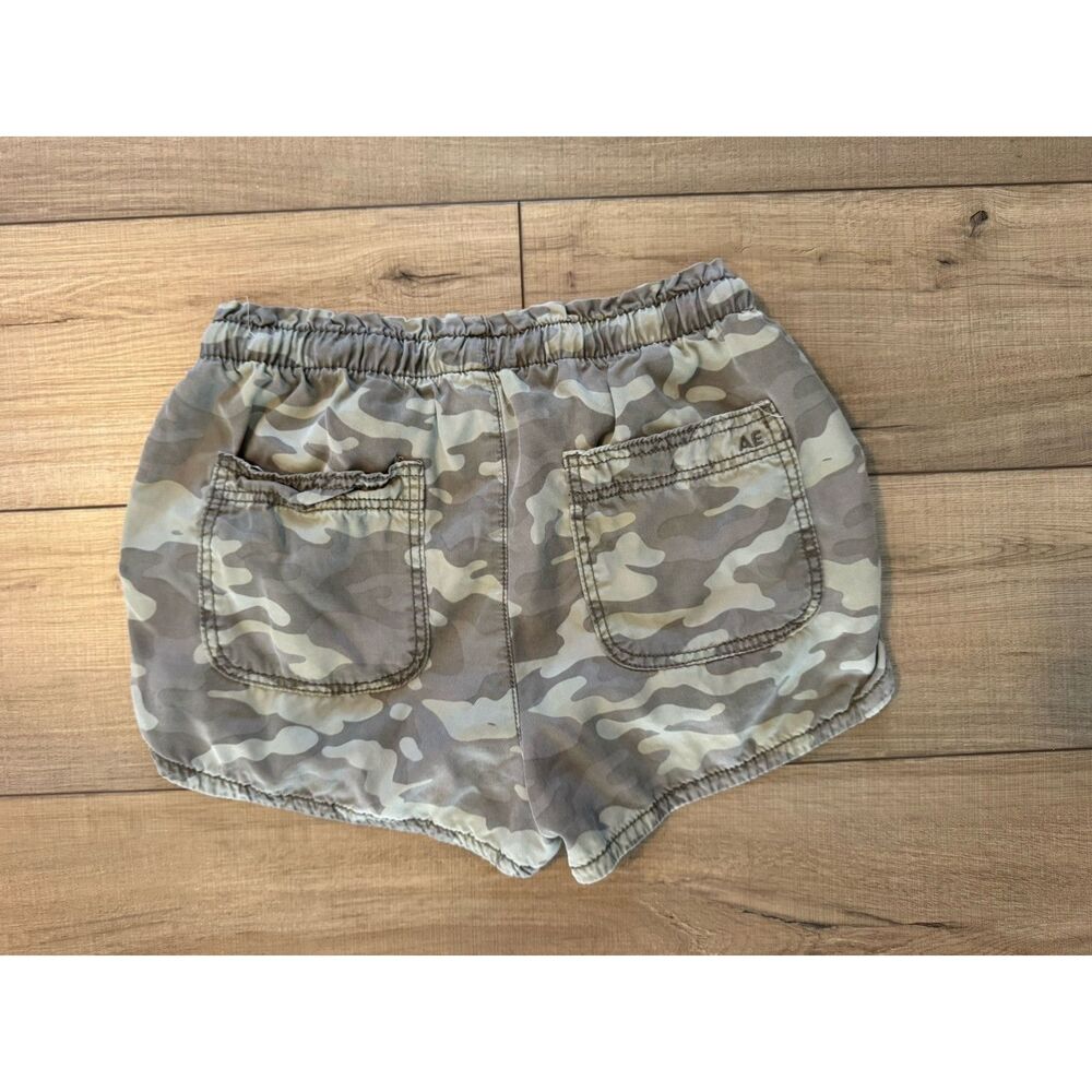American Eagle Camo Shorts Women's Small Green Lightweight Elastic Waist Lyocell - Picture 2 of 2